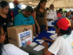 Los venezolanos participaron en la consulta popular para rechazar la Asamblea Nacional. EFE / H. Matheus