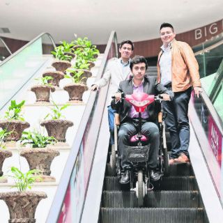 Estudiantes desarrollan una silla de ruedas solar