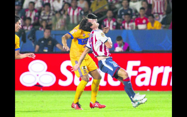 Calvario. El Guadalajara pasó momentos complicados durante gran parte de su encuentro frente a Tigres. MEXSPORT /