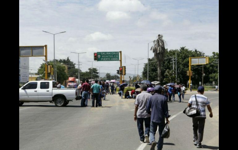 Los inconformes exigen una mesa de diálogo con el gobieron de Oaxaca para dar respuesta a sus demandas. SUN /