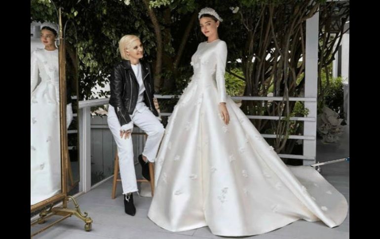 Kerr subió una fotografía en la que se aprecia el vestido de novia que todos sus seguidores esperaban. INSTAGRAM / mirandakerr