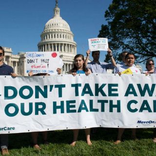 Reforma sanitaria de Trump se queda sin apoyos