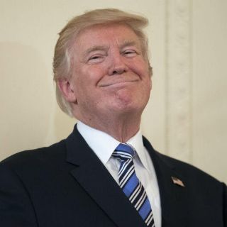 Trump mantiene por el momento acuerdo con Irán