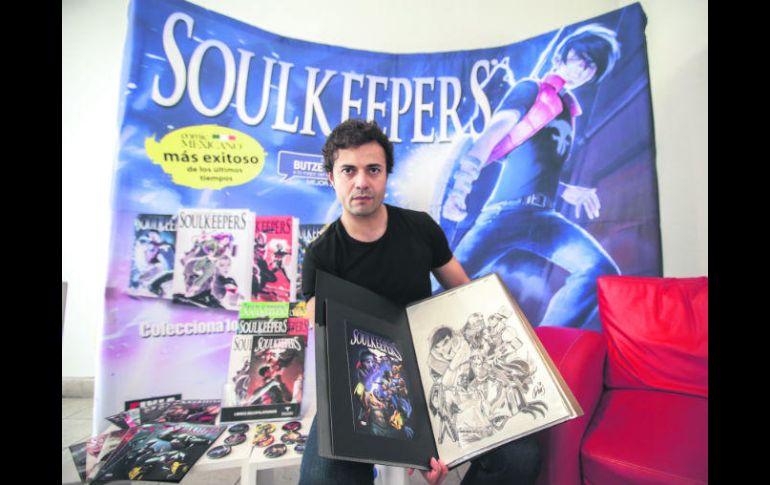 En entrevista. Fernando Sánchez, creador del cómic 'Soulkeepers', desde su centro de trabajo. EL INFORMADOR / F. Atilano