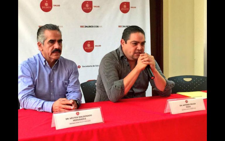 Cruces Mada (d), durante la presentación de Maldonado Hernández (i). FACEBOOK / Secretaría de Salud Jalisco