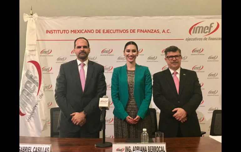 Gabriel Casillas (izq.) indicó que sería como ponerse una camisa de fuerza, a fin de lograr que funcione una batalla anticorrupción. TWITTER / @adrianaberrocal