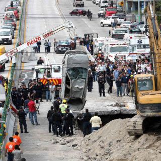 Manifestantes piden destitución del titular de la SCT
