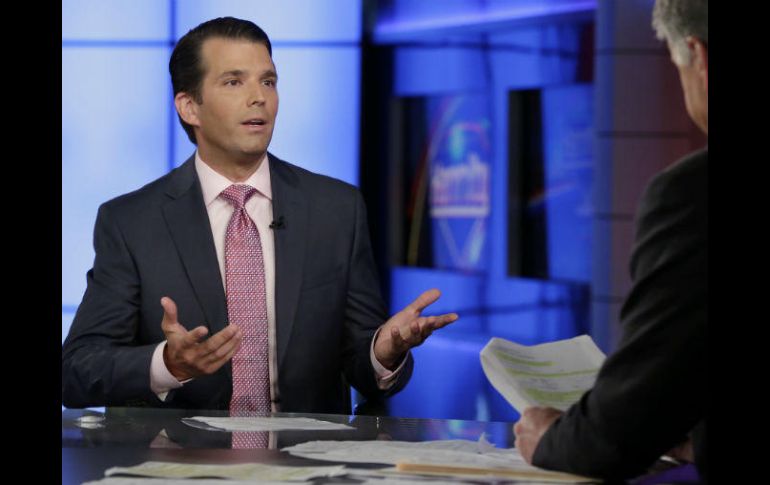 En aquella reunión, Trump Jr. pretendía obtener información con la cual dañar a la rival de su padre en los comicios presidenciales. AP / R. Drew