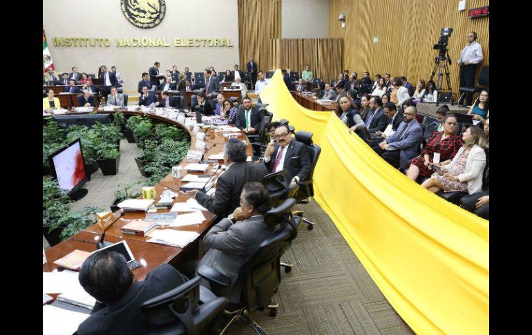 Durante la discusión sobre los dictámenes los consejeros electorales votaron diversos ajustes. SUN / B. Fregoso