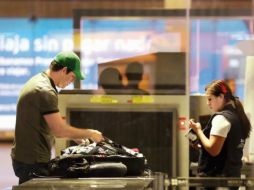 La SCT recomienda llevar la menor cantidad posible de dispositivos; advierte que serán sometidos a revisiones de seguridad separadas. TWITTER / @SCT_mx