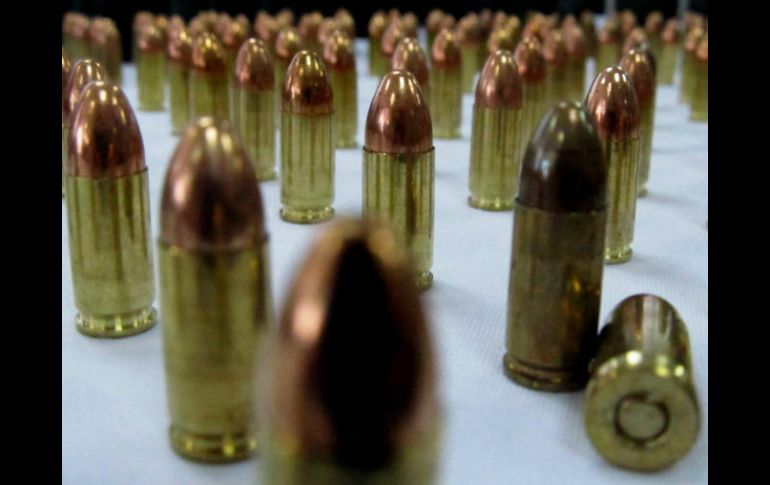 Lo decomisado es una pistola calibre. 22 milímetros, dos cargadores calibre .223 milímetros y 821 cartuchos útiles. EFE / ARCHIVO