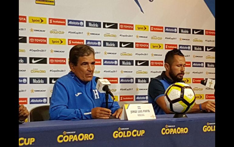 'El partido con México es un clásico aparte', dice el entrenador de Honduras. TWITTER / @FenafuthOrg