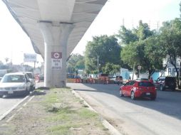 En el lugar sólo se encuentra a un policía vial para auxiliar a los automovilistas, en el cruce de la calle Mota Padilla. EL INFORMADOR / R. Bobadilla