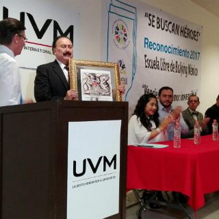 Reconocen a Enrique Michel Velasco por su lucha contra el 'bullying'