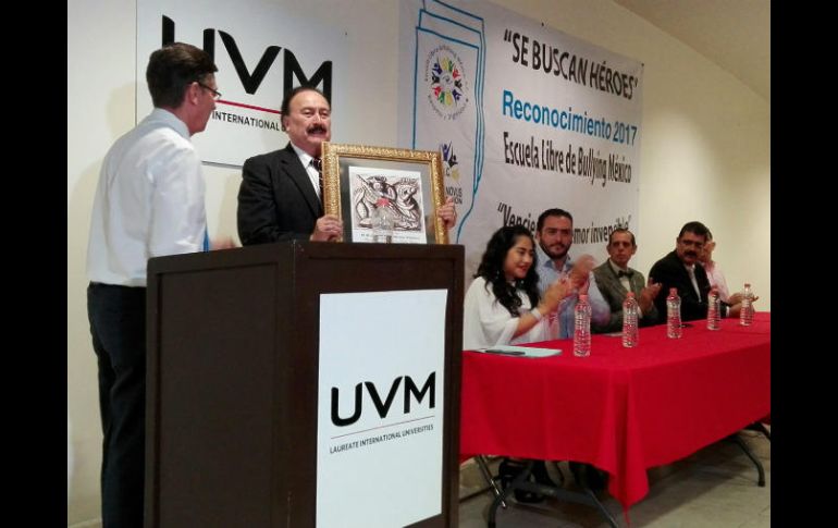 El empresario pide a maestros a seguirse comprometiendo con la calidad académica; ''luchen por lograr individuos de excelencia''. EL INFORMADOR / E. Mondragón