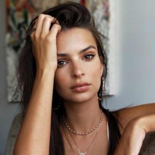 Emily Ratajkowski enciende otra vez Instagram