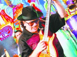 Alucinante. Santana en el festival Ringo Arock, en Alemania, celebrado en el año 2000. ESPECIAL /