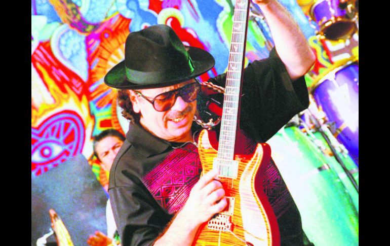 Alucinante. Santana en el festival Ringo Arock, en Alemania, celebrado en el año 2000. ESPECIAL /