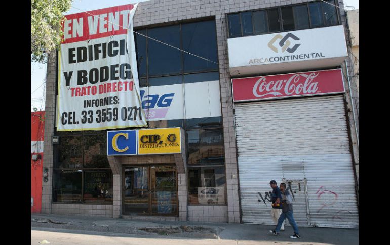 Desde que se iniciaron las obras de la Línea 3 del Tren Ligero, varios negocios se cambiaron de lugar o cerraron definitivamente. EL INFORMADOR / ARCHIVO