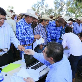Productores de Jalisco reciben pago de seguro tras daños climáticos