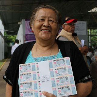 Inicia entrega de bienevales a adultos mayores