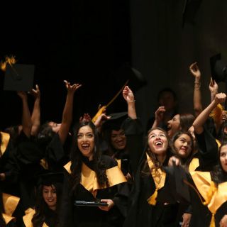Se gradúa primera generación de educadoras bilingües