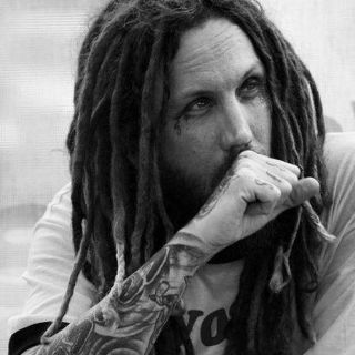 Guitarrista de Korn critica muerte de Chester Bennington