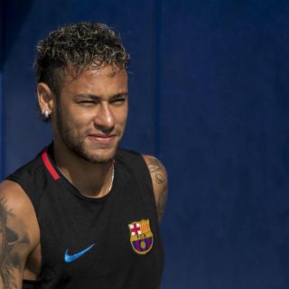 Neymar, con pie y medio en el PSG