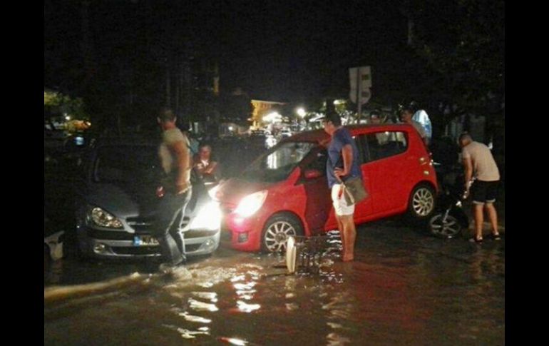 Zonas costeras terminaron inundadas a causa del sismo. AP / Kostoday.gr