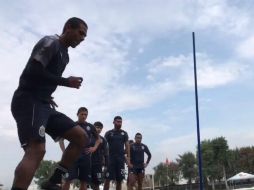 Los tapatíos tienen cuatro victorias en los diez más recientes cotejos en condición de local frente a su rival en turno. TWITTER / @Chivas