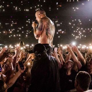 Confirman suicidio de Chester Bennington
