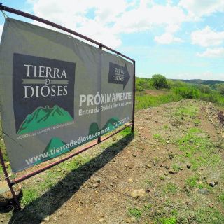 Construyen un fraccionamiento entre vestigios