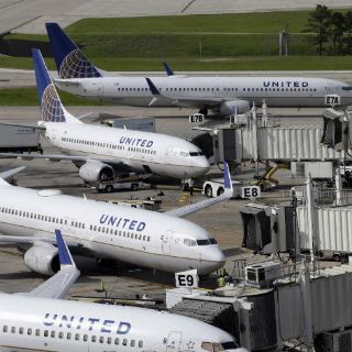 Multan a aerolíneas American, Frontier y Delta