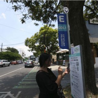 Tapatíos ignoran el pago de parquímetros virtuales