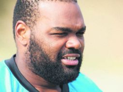 La carrera de Michael Oher en la NFL puede tomar un giro negativo por sus problemas legales. AP / ARCHIVO