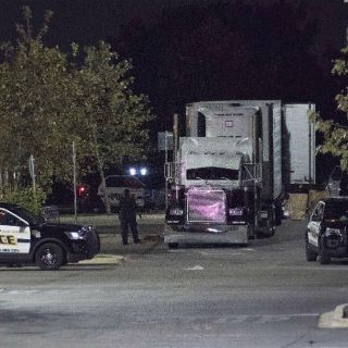 Encuentran ocho muertos en remolque en Texas