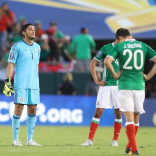De fracaso, 'Chicharito' hace responsables a todos