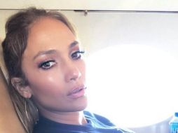 En un video se ve cómo Jlo empuja a una fan que logró traspasar su cerco de seguridad. INSTAGRAM / jlo