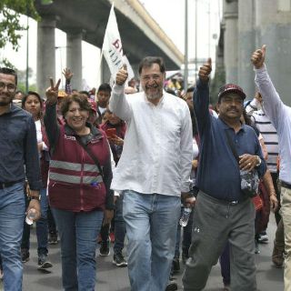 Delfina Gómez protesta afuera de la Cámara de Diputados