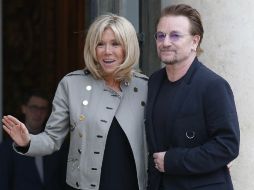 Bono fue recibido y acompañado por por la primera dama francesa Brigitte Macron. AP / M. Euler