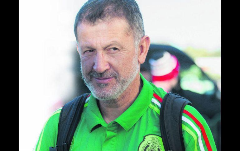 El colombiano Juan Carlos Osorio está firme en el timón de la Selección mayor. MEXSPORT /