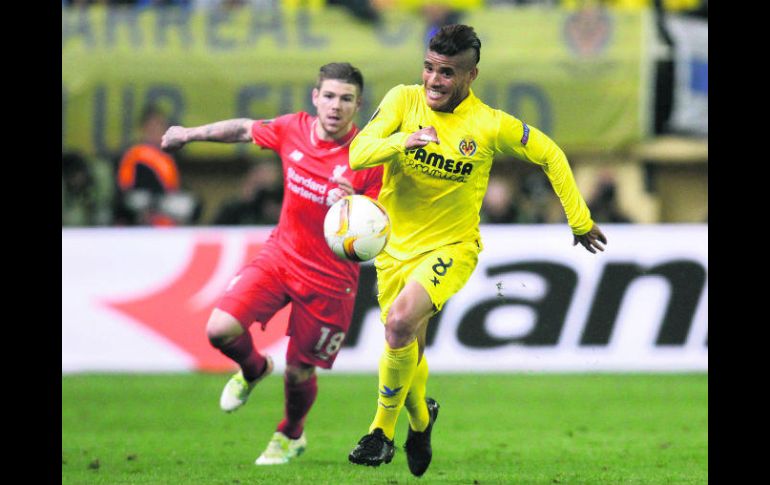 Deseo. Jonathan dos Santos ha expresado que en algún momento de su carrera le gustaría jugar con Giovanni. EFE /