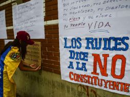 Inquilinos del complejo de Los Ruices manifiestan su rechazo a la Asamblea Popular Constituyente. AFP / R. Schemidt
