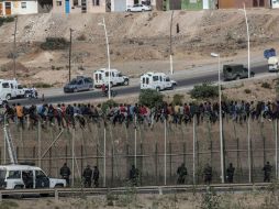 El paso fronterizo es un área conflictiva debido al alto número de inmigrantes marroquíes que quieren cruzar. AFP / ARCHIVO