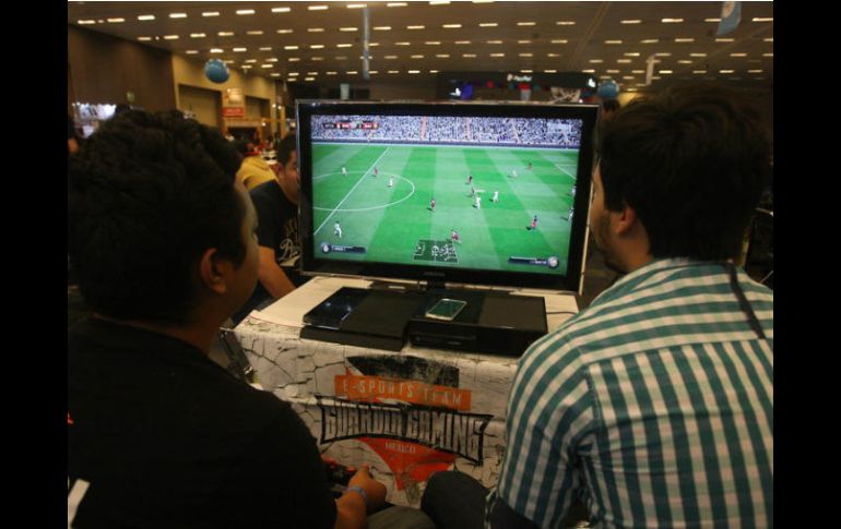 Sugieren a pacientes que padecen epilepsia evitar o moderar la televisión, las computadoras y los videojuegos. EL INFORMADOR / ARCHIVO