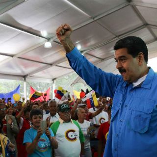 Maduro llama ‘sanguijuela’ a Santos; arremete contra México