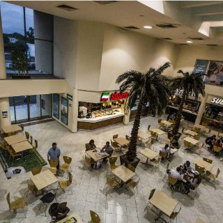 Mexicanos van más a comer que a comprar al 'mall'