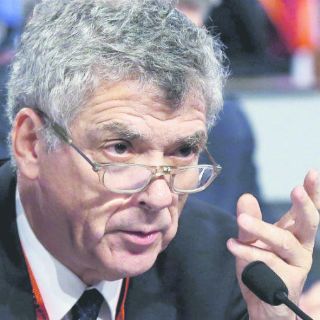 Suspenden un año a Villar por presunta corrupción