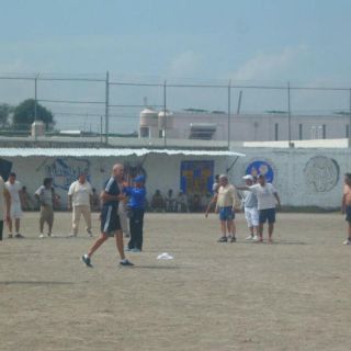 'El Chelís' regresa al futbol: entrena a equipo del Cereso de Puebla