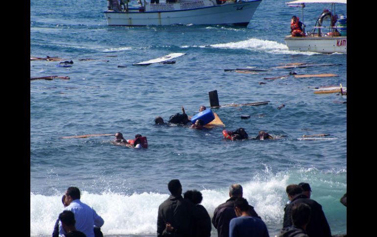 La embarcación sufrió una avería durante una tormenta y buscó refugio en unas islas a la espera de que llegara el apoyo. AFP / ARCHIVO